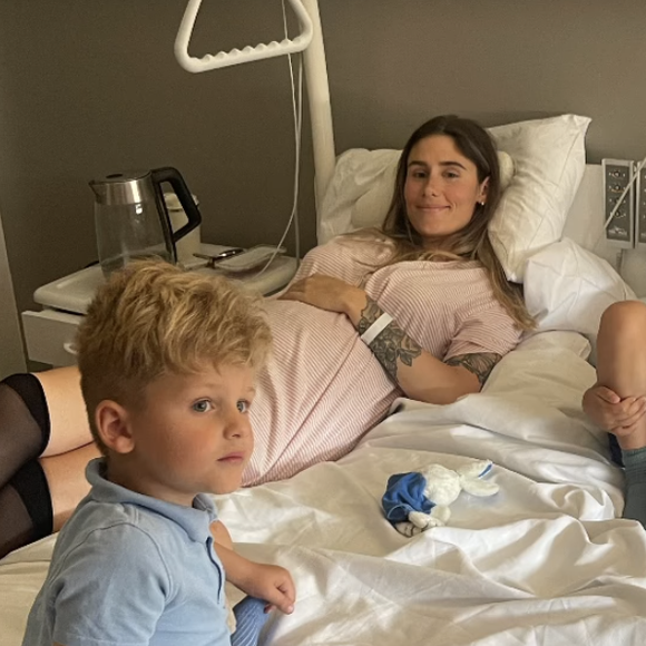 De son côté, Benoit a partagé le cliché de la première rencontre entre ses fils Juliann, Adriann et leur petit frère Bastiann. 
Benoit Assadi, Instagram