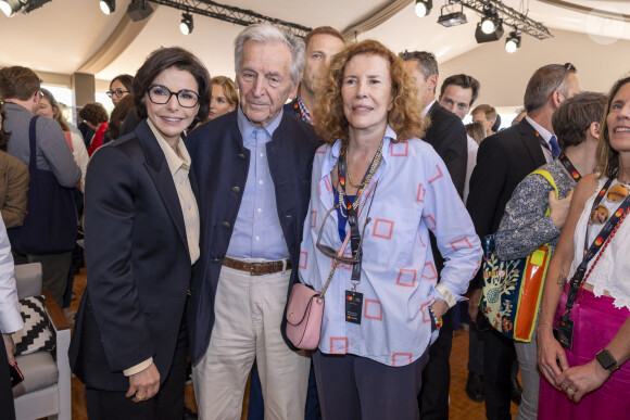 Rachida Dati (ministre de la culture), Costa Gavras et sa femme Michele Ray-Gavras - Rachida Dati prononce un discours sur la défense du cinéma français sur la plage du CNC lors du 77ème Festival International du Film de Cannes le 18 mai 2024. © Olivier Borde/Bestimage 