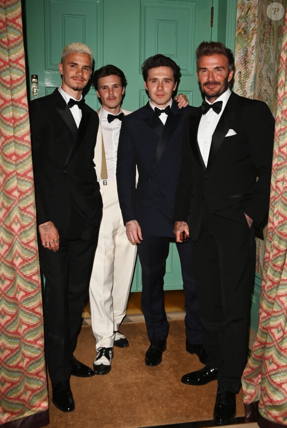 Romeo James Beckham,Cruz Beckham,Brooklyn Beckham and David Beckham - Les célébrités arrivent au club Oswald's à Londres pour célébrer le 50ème anniversaire de V.Beckham, le 20 avril 2024. 