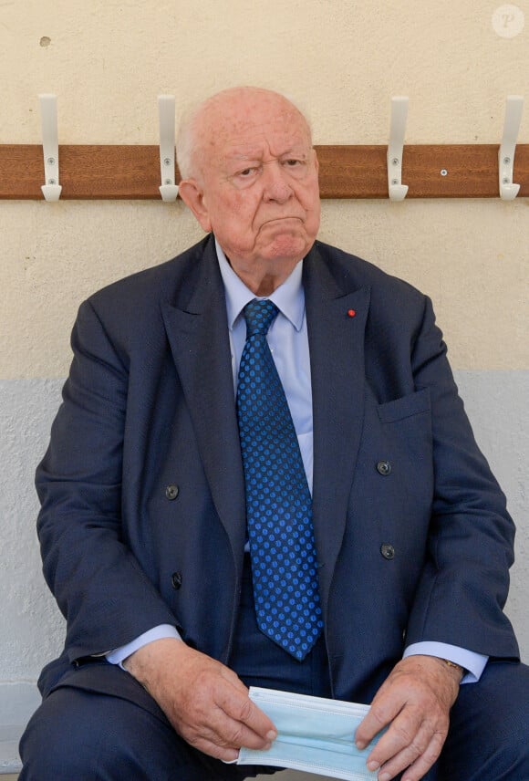 Jean-Claude Gaudin maire sortant vote pour le deuxième tour des élections municipales bureau 806 de l'école Jean Mermoz dans le 8 ème arrondissement de Marseille le 28 juin 2020. © Patrick Carpentier / bestimage