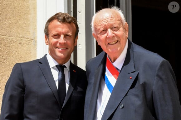 "Jean-Claude Gaudin n'est plus. Il était Marseille faite homme", a écrit Emmanuel Macron
 
Emmanuel Macron, le président de la République française, et Jean Claude Gaudin, le maire de Marseille, durant le Sommet des deux rives, Forum de la Méditerranée organisé au Palais du Pharo à Marseille le 24 juin 2019. © Bruno Bebert / Bestimage