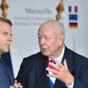 "Je pense à ses proches et aux Marseillais", ajoute le Président
 
Emmanuel Macron, le président de la République Française, et Jean Claude Gaudin, le maire de Marseille, durant la Réunion de travail avec la Chancelière de la République Fédérale d'Allemagne A. Merkel à Marseille au Palais du Pharo , le 7 septembre 2018. © Bruno Bebert/Bestimage