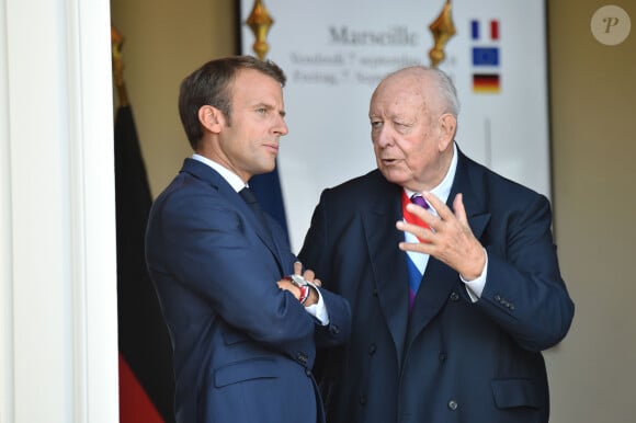 "Je pense à ses proches et aux Marseillais", ajoute le Président
 
Emmanuel Macron, le président de la République Française, et Jean Claude Gaudin, le maire de Marseille, durant la Réunion de travail avec la Chancelière de la République Fédérale d'Allemagne A. Merkel à Marseille au Palais du Pharo , le 7 septembre 2018. © Bruno Bebert/Bestimage