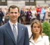 Ils avaient prévu leur mariage à Madrid mais rien ne s'est passé comme prévu ! 
Le prince Felipe et sa fiancée Letizia Ortiz sont reçus et honorés par le maire de la ville de Madrid avant leur mariage.