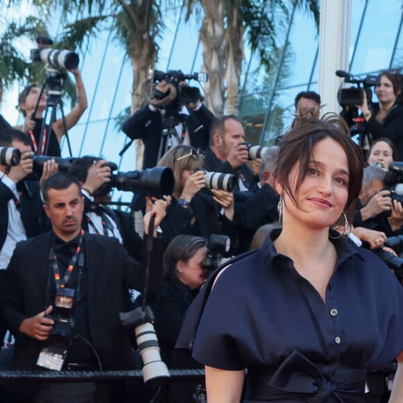 Marie Gillain - Montée des marches du film " Marcello Mio " lors du 77ème Festival International du Film de Cannes, au Palais des Festivals à Cannes. Le 21 mai 2024 © Christophe Clovis / Bestimage 