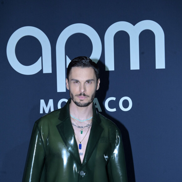 Baptiste Giabiconi a aussi fait sensation avec une tenue des plus étonnantes et un peu transparente
Baptiste Giabiconi - Soirée APM Monaco au restaurant "le Baoli " pour le lancement de la nouvelle collection été APM Monaco lors du 77ème Festival International du Film de Cannes le 22 mai 2024. K. Prette, directrice artistique lance une collection 100% Gold pour cet été avec comme nouvelle égérie de la maison, C. Delevigne. © Rachid Bellak/Bestimage