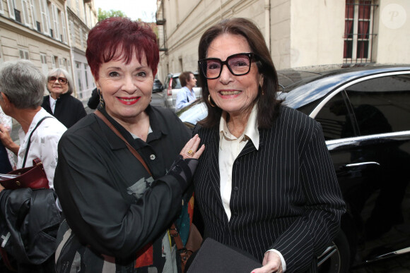 Exclusif - Fabienne Thibeault et Nana Mouskouri - N. Mouskouri assiste à la pièce de théâtre "Quand je serai grand, je serai Nana Mouskouri" au studio Hébertot à Paris le 18 Septembre 2023. © Bertrand Rindoff / Bestimage 