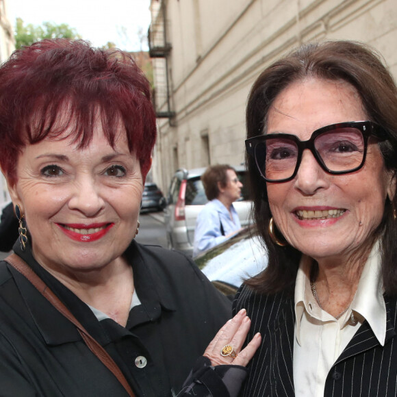 Exclusif - Fabienne Thibeault et Nana Mouskouri - N. Mouskouri assiste à la pièce de théâtre "Quand je serai grand, je serai Nana Mouskouri" au studio Hébertot à Paris le 18 Septembre 2023. © Bertrand Rindoff / Bestimage 