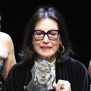 Nana Mouskouri avec son prix de la meilleure chanteuse au monde - Cérémonie des " Maria Callas " Awards à l'Opéra de Monte-Carlo avec I.Efthimiou, Présidente & Fondatrice du Monaco Gala & Awards. Le Maria Callas Monaco Gala & Awards devient une institution annuelle à Monaco destinée à célébrer l'art et l'opéra ainsi qu'à défendre chaque année une nouvelle cause caritative. Le 12 mai 2023 à Monaco. © Claudia Albuquerque / Bestimage 