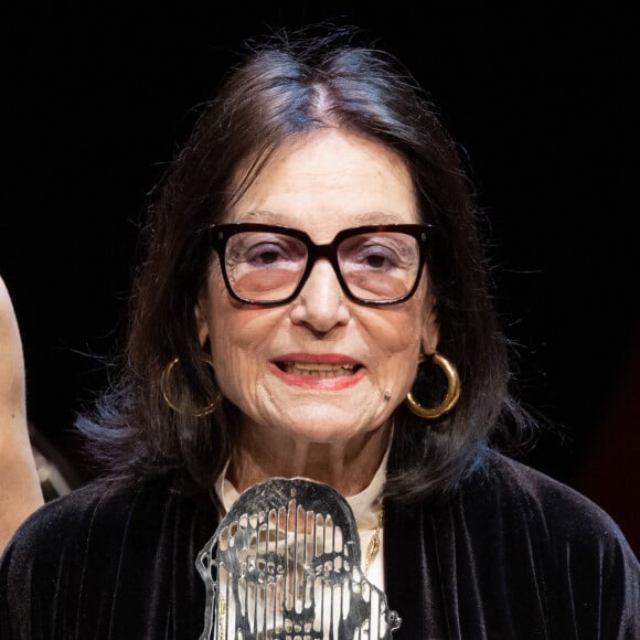 Nana Mouskouri a une renommée mondiale
Nana Mouskouri avec son prix de la meilleure chanteuse au monde - Cérémonie des " Maria Callas " Awards à l'Opéra de Monte-Carlo avec I.Efthimiou, Présidente & Fondatrice du Monaco Gala & Awards. Le Maria Callas Monaco Gala & Awards devient une institution annuelle à Monaco destinée à célébrer l'art et l'opéra ainsi qu'à défendre chaque année une nouvelle cause caritative à Monaco. © Olivier Huitel / Pool Monaco / Bestimage 