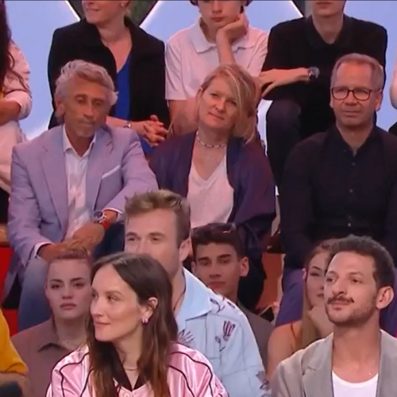 Anne-Elisabeth Lemoine chahutée par un invité dans "C à vous", le 23 mai 2024, Bertrand Chameroy la défend