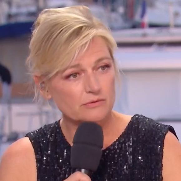 Anne-Elisabeth Lemoine chahutée par un invité dans "C à vous", le 23 mai 2024, Bertrand Chameroy la défend