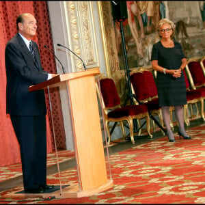 Le Président Jacques Chirac et Bernadette Chirac - Cérémonie de remise de décorations à l'Elysée.