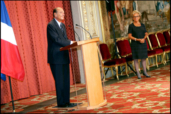 Le Président Jacques Chirac et Bernadette Chirac - Cérémonie de remise de décorations à l'Elysée.