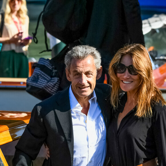 Nicolas Sarkozy et sa femme Carla Bruni arrivent au Lido lors du 80ème édition du festival international du film de Venise, la Mostra, à Venise, Italie, le 2 septembre 2023. © SGP/Bestimage 