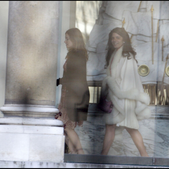 MARINE DELTERME ET UNE AMIE, INVITEES AU MARIAGE DE NICOLAS SARKOZY ET CARLA BRUNI AU PALAIS DE L'ELYSEE  