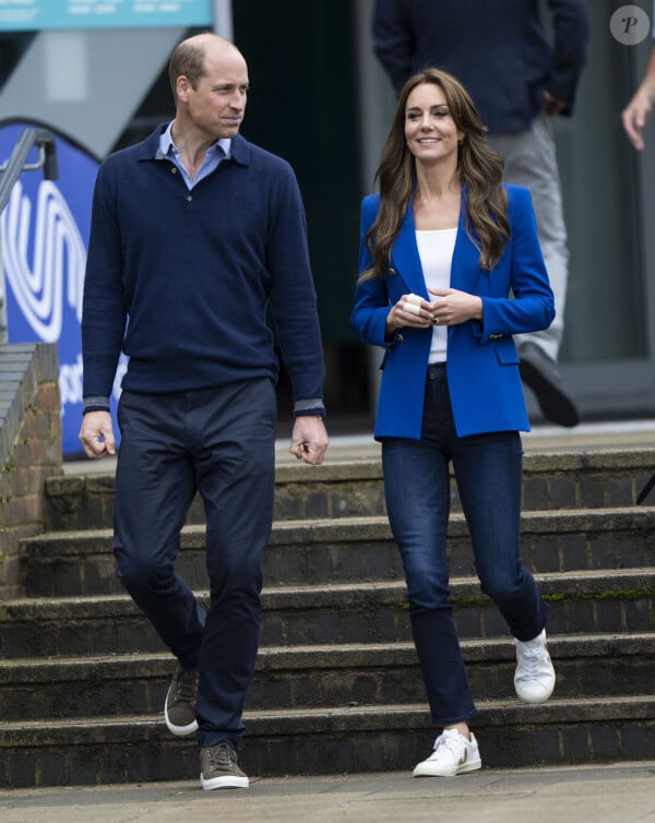 El Príncipe William, Príncipe de Gales, y Catherine (Kate) Middleton, Princesa de Gales, en el Centro Deportivo Nacional de la Abadía de Bisham en Marlow, en el Día Mundial de la Salud Mental, el 12 de octubre de 2023.