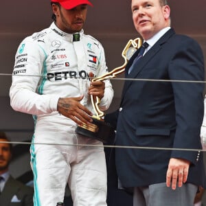 Le prince Albert a eu l'honneur de rencontrer Lewis Hamilton
Lewis Hamilton (Mercedes-AMG Petronas) et le prince Albert II de Monaco - People lors du Grand Prix de Formule 1 de Monaco. Le 26 mai 2019