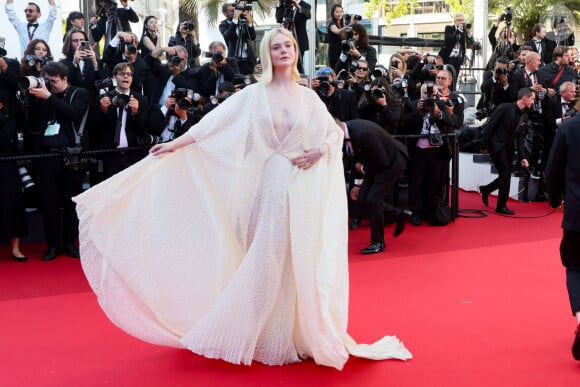 L'intégralité du palmarès a été dévoilée lors de cet événement
Elle Fanning - Montée des marches pour la cérémonie de clôture du 77ème Festival International du Film de Cannes au Palais des Festivals à Cannes. Le 25 mai 2024 © Christophe Clovis / Bestimage 