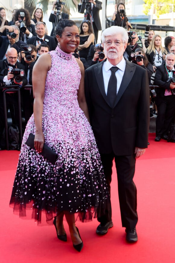 George Lucas et sa femme Mellody Hobson - Montée des marches pour la cérémonie de clôture du 77ème Festival International du Film de Cannes au Palais des Festivals à Cannes. Le 25 mai 2024 © Christophe Clovis / Bestimage 