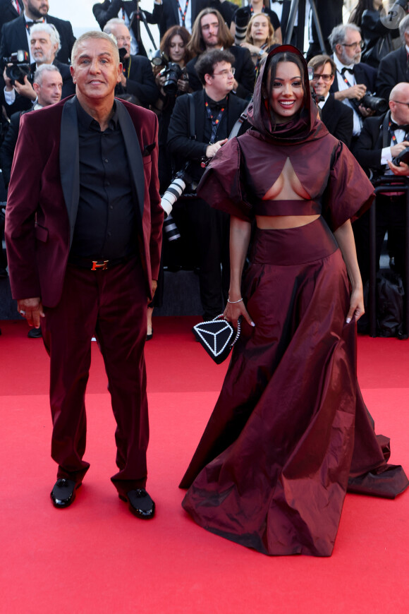 Samy Naceri et Sofia Athena - Montée des marches pour la cérémonie de clôture du 77ème Festival International du Film de Cannes au Palais des Festivals à Cannes. Le 25 mai 2024 © Christophe Clovis / Bestimage 