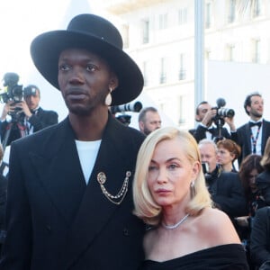 Gilles Porte, Nathalie Chifflet, Baloji, Emmanuelle Béart, Pascal Buron, Zoé Wittock (Jury Caméra d'Or) - Montée des marches pour la cérémonie de clôture du 77ème Festival International du Film de Cannes au Palais des Festivals à Cannes. Le 25 mai 2024 © Christophe Clovis / Bestimage 