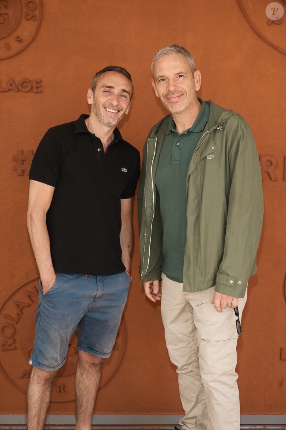 Ce lundi, de nombreuses stars devraient être présentes dans les tribunes pour assister au match opposant Rafael Nadal à Alexander Zverev...
Medi Sadoun et Jean-Christophe Foucault au village lors des Internationaux de France de tennis de Roland Garros 2024, à Paris, France, le 26 mai 2024. © Jacovides-Moreau/Bestimage