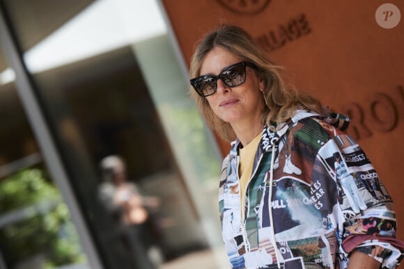 Karin Viard au village lors des Internationaux de France de tennis de Roland Garros 2024, à Paris, France, le 26 mai 2024. © Jacovides-Moreau/Bestimage