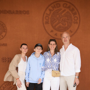 Thierry Omeyer avec sa femme Laurence et leurs enfants Lorsi et Manon au village lors des Internationaux de France de tennis de Roland Garros 2024, à Paris, le 26 mai 2024. © Jacovides-Moreau/Bestimage