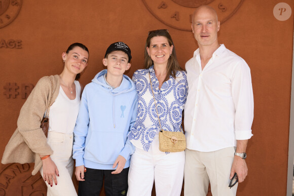 Thierry Omeyer avec sa femme LAurence et leurs enfants Lorsi et Manon au village lors des Internationaux de France de tennis de Roland Garros 2024, à Paris, France, le 26 mai 2024. © Jacovides-Moreau/Bestimage  People at the Village during the Roland Garros International Tennis Championships in Paris, France, on May 26th, 2024. 