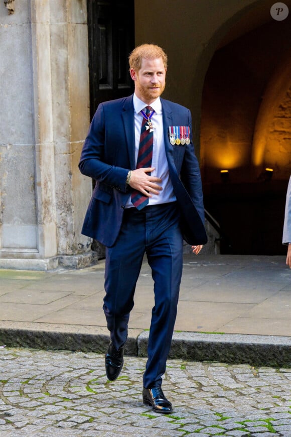 Le prince Harry, duc de Sussex arrive à la célébration du 10ème anniversaire des Invictus Games, en la cathédrale Saint-Paul à Londres, le 8 mai 2024. Venu sans sa femme et ses enfants, il ne rencontrera pas son père qui lutte actuellement contre un cancer. © MISC/Backgrid USA/Bestimage 