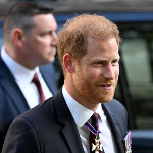 Le prince Harry, duc de Sussex arrive à la célébration du 10ème anniversaire des Invictus Games, en la cathédrale Saint-Paul à Londres, le 8 mai 2024. Venu sans sa femme et ses enfants, il ne rencontrera pas son père qui lutte actuellement contre un cancer. © Zahu/Backgrid UK/Bestimage 