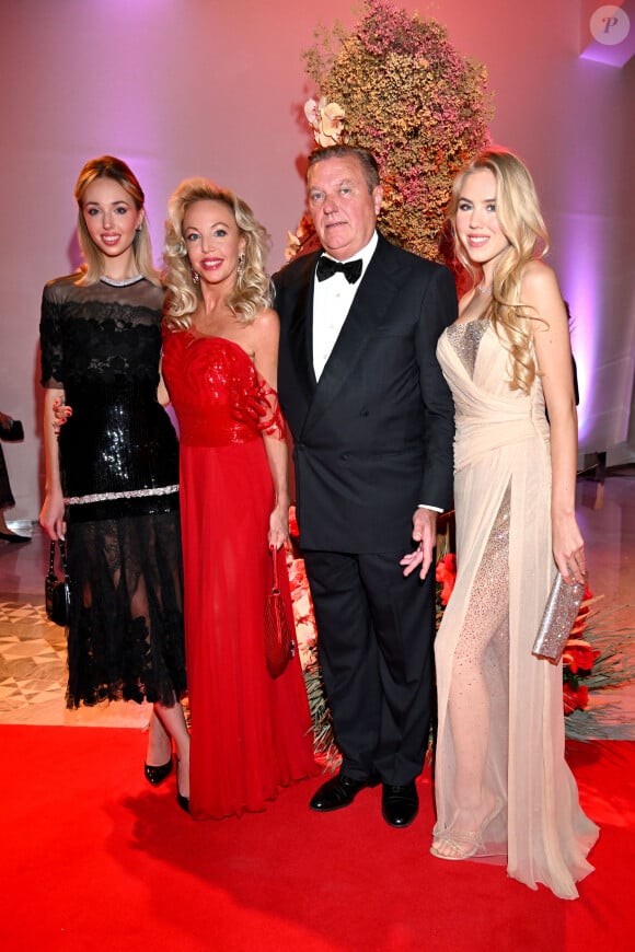 Charles et Camilla de Bourbon des Deux Siciles et leurs filles Maria Chiara et Maria Carolina durant la soirée de gala du 81ème Grand Prix de Formule 1 de Monaco, salle des Etoiles du Sporting de Monaco, le 26 mai 2024. Cette soirée met à l'honneur le vainqueur du Grand Prix, le monégasque Charles Leclerc. © Bruno Bebert/Bestimage 