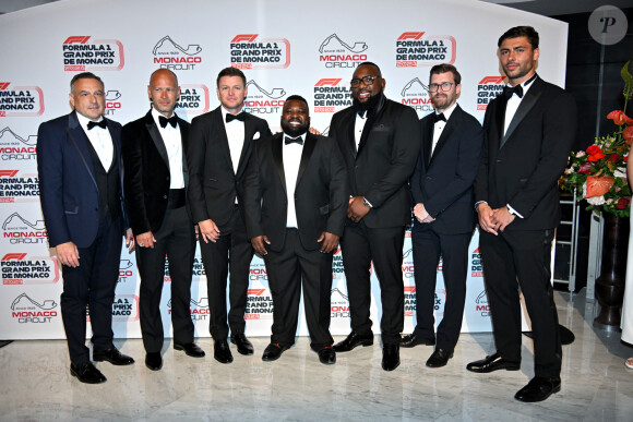 Sébastien Gattuso, le président de la Fédération Monégasque de Rugby, et Gareth Wittstock posent avec des amis rugbyman durant la soirée de gala du 81ème Grand Prix de Formule 1 de Monaco, salle des Etoiles du Sporting de Monaco, le 26 mai 2024. Cette soirée met à l'honneur le vainqueur du Grand Prix, le monégasque Charles Leclerc. © Bruno Bebert/Bestimage 