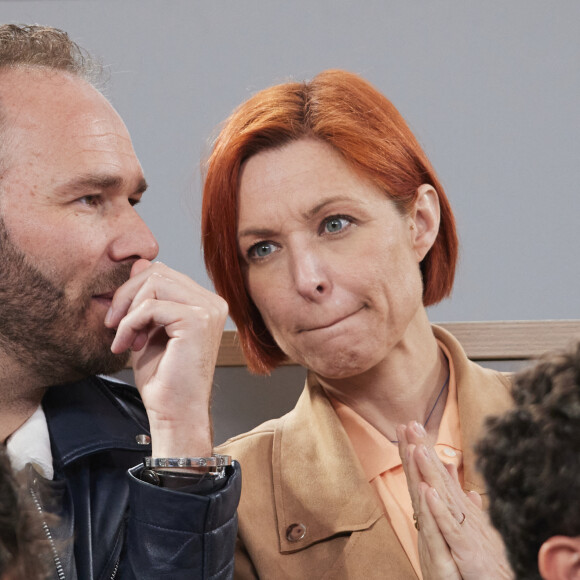 Elle a profité d'un joli moment avec son amoureux Vincent. 
Natasha St-Pier et son compagnon Vincent Bidal dans les tribunes lors des Internationaux de France de tennis de Roland Garros 2024 à Paris, France, le 28 mai 2024. © Jacovides-Moreau/Bestimage 