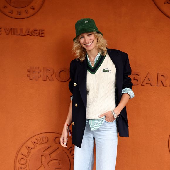 Pauline Lefèvre aussi mais elle n'a pas posé avec Julien Ansault. 
Pauline Lefèvre - Les célébrités au village lors des Internationaux de France de tennis de Roland Garros 2024 à Paris. Le 28 mai 2024. © Jacovides-Moreau / Bestimage 