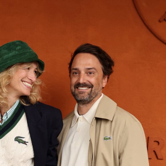 Pauline Lefèvre et Louis-Julien Petit - Les célébrités au village lors des Internationaux de France de tennis de Roland Garros 2024 à Paris. Le 28 mai 2024. © Jacovides-Moreau / Bestimage 