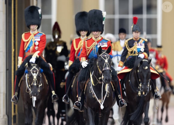 En raison de son état de santé préoccupant, le roi Charles III ne se déplacera pas à cheval comme l'an dernier, mais en calèche.
La famille royale d'Angleterre lors du défilé "Trooping the Colour" à Londres. Le 17 juin 2023