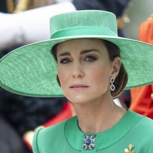 Suivant actuellement un traitement de chimiothérapie préventive, elle ne devrait pas reprendre ses fonctions avant l'automne prochain.
La famille royale d'Angleterre lors du défilé "Trooping the Colour" à Londres. Le 17 juin 2023