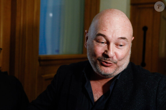 Sur 4 femmes.
Suspendu de l'antenne après une enquête pour viol, Sébastien Cauet réclame en justice son retour sur NRJ au tribunal de commerce de Paris, France, le 18 mars 2024. © Christiophe Clovis/Bestimage