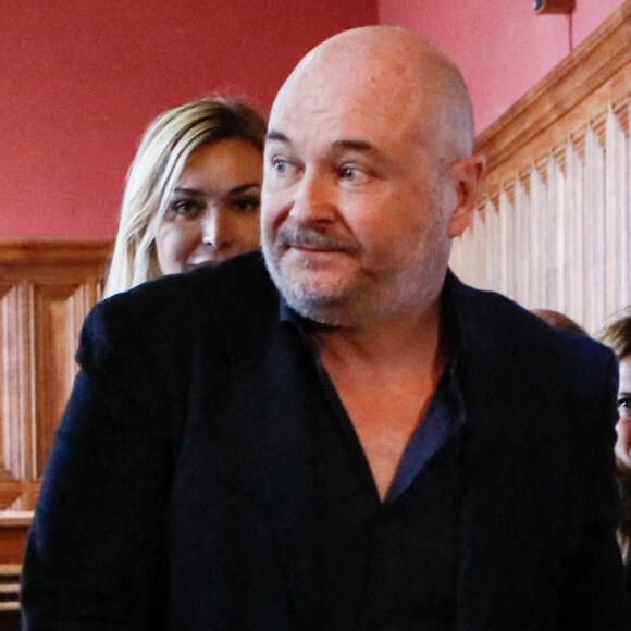 Ce mercredi, ses avocats viennent de démentir une information sur l'affaire.
Sébastien Cauet et sa compagne Nathalie Dartois - Suspendu de l'antenne après une enquête pour viol, Sébastien Cauet réclame en justice son retour sur NRJ au tribunal de commerce de Paris, France, le 18 mars 2024. © Christiophe Clovis/Bestimage