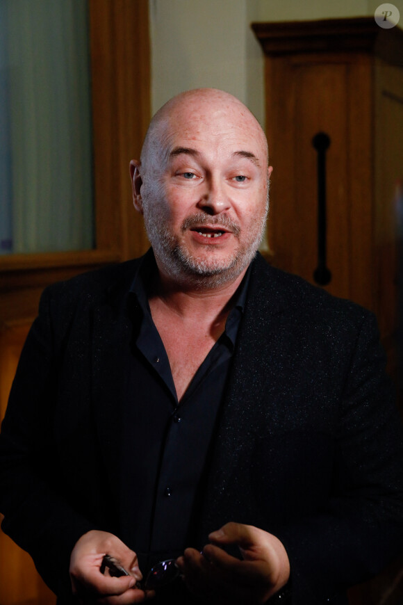 Suspendu de l'antenne après une enquête pour viol, Sébastien Cauet réclame en justice son retour sur NRJ au tribunal de commerce de Paris, France, le 18 mars 2024. . © Christiophe Clovis/Bestimage