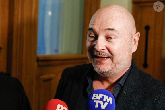 Suspendu de l'antenne après une enquête pour viol, Sébastien Cauet réclame en justice son retour sur NRJ au tribunal de commerce de Paris, France, le 18 mars 2024.  © Christiophe Clovis/Bestimage