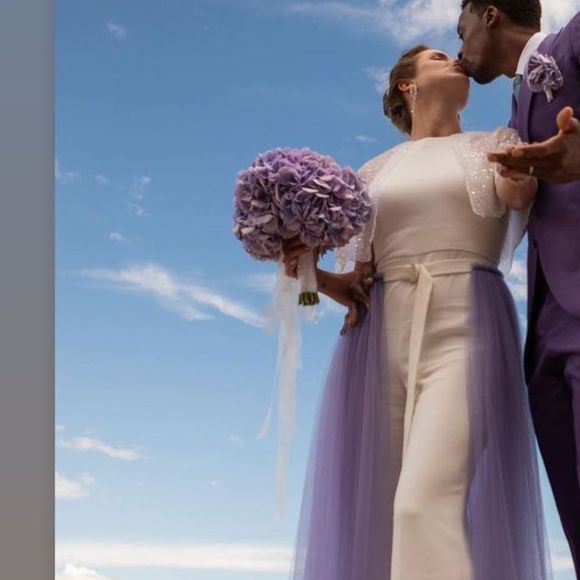 Pour le Français un costume violet pour sa femme, une combinaison blanche et parme
 
Gaël Monfils et sa femme Elina Svitolina.