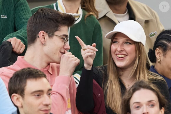 Axel, Héléna, (candidats Star Academy 2024) - Célébrités dans les tribunes des Internationaux de France de tennis de Roland Garros 2024 à Paris le 27 mai 2024. © Moreau-Jacovides/Bestimage 