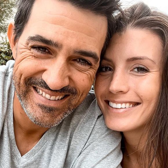 Jean-Pascal Lacoste et Delphine Tellier en couple et fiancés