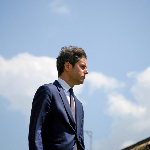 Gabriel Attal, Premier ministre lors de l'hommage national au capitaine de prison Fabrice Moello et au superviseur Arnaud Garcia à l'ancienne prison de Caen, France, le 22 mai 2024. © Eliot Blondet/Pool/Bestimage 