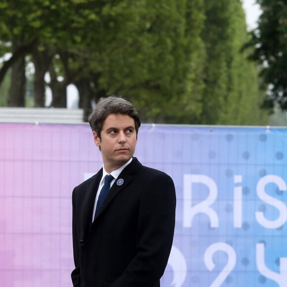 Le premier ministre Gabriel Attal lors de la cérémonie de commémoration du 79ème anniversaire de la Victoire du 8 mai 1945, devant la Statue du Général de Gaulle, à Paris, France, le 8 mai 2024. © Stéphane Lemouton / Bestimage 