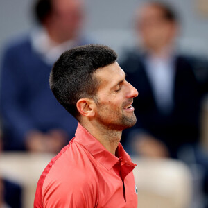 Novak Djokovic lors du deuxième tour hommes des Internationaux de France de Tennis de Roland Garros 2024 à Paris, France, le 30 mai 2024. © Jacovides-Moreau/Bestimage 