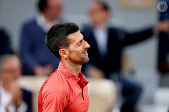 Novak Djokovic lors du deuxième tour hommes des Internationaux de France de Tennis de Roland Garros 2024 à Paris, France, le 30 mai 2024. © Jacovides-Moreau/Bestimage 